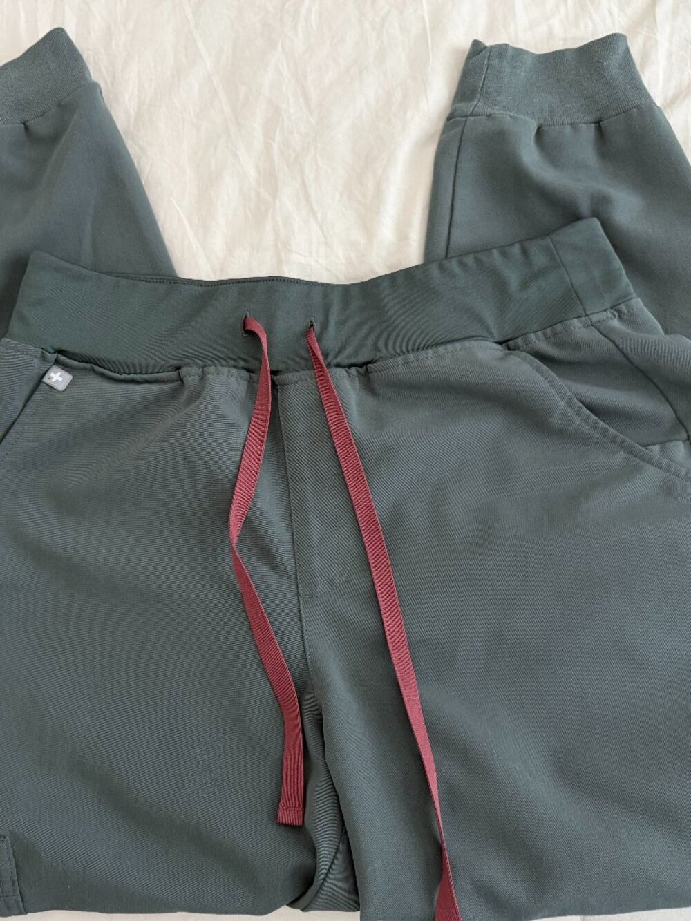 FIGS Scrub Jogger Pants – Size Medium Petite